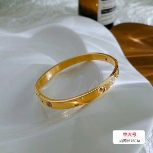 18K Gold Titanium Steel Bracelet Womens Fashion Jewelry Color Gold Plating Non-Fading Luxury Small Luxury Golden High-End Ladies Bracelet