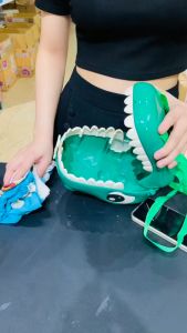 Set Balo Khủng Long Xanh Kèm Đồ Chơi 32 Món Cho Bé