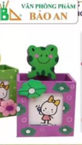 Ống cắm bút Bút mài thầy Ánh hình nổi ngộ nghĩnh chất liệu gỗ