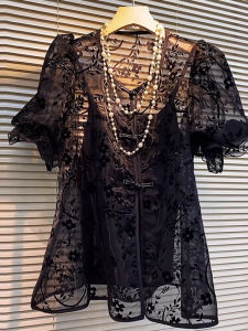 110.00kg French Style Hepburn Wind Black Slim Looking Large Size Womens Wear V Neck Flower Mesh Tops Sling Vest Two-Piece Set