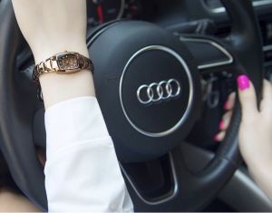 Đồng hồ Likeu nữ dây hợp kim mặt vuông trẻ trung chống xước chống nước tốt