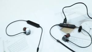 W300 Bluetooth V5.0 Wireless Neckband 9D Deep Bass IPX Waterproof Sports Music Headset with Microphone