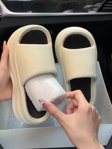 Korean sandals for Women flat rubber slippers Simple Thick bottom slippers open toe slippers Casual Outdoor Women’s sandals Non slip sandals round toe shoes fashion Beach slippers