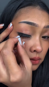 3-In-1 Waterproof Gel Eyeliner Comes With A Brush Waterproof Long-Lasting Smudge-Proof Silky Smooth Gel Eyeliner For Creating Perfect Makeup.
