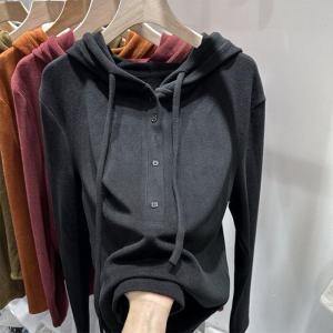 เสื้อยืดแขนยาวผ้ากำมะหยี่มีฮู้ดตัดฉลากการค้าต่างประเทศเสื้อตัวในเสื้อผ้าผู้หญิงเสื้อตัวในทรงหลวมหนาพิเศษสำหรับฤดูใบไม้ร่วงและฤดูหนาว