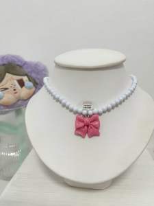 สร้อยคอลูกปัดพรรอมจี้โบว์หลากหลายสีให้เลือกสรร