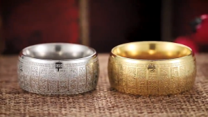 已开光戒指 Fashion Stainless Steel Retro Taoism Seal Character Personality Golden Charm Ring for Men Jewelry Gifts 钛钢不掉色男士金光咒戒指霸气时尚高级转运护身金刚经男士单身戒