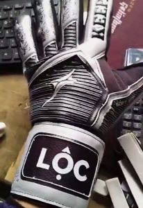 Găng tay thủ môn có xương bao tay thủ môn miễn phí in handstrap lên cổ găng tay iwin Keepa Pro GK01 có thể tháo lắp.