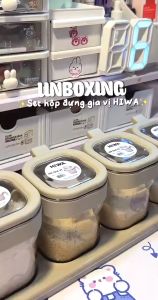 Bộ hũ đựng gia vị HIWA vuông có bộ 4 hũ bộ gia vị tròn có 4 hũ (nhựa PP) nắp bật có muỗng múc