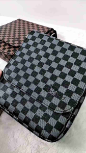 กระเป๋าสะพายข้างผู้ชาย เกรดพรีเมียม สไตล์เกาหลี ช่องใส่ของเยอะ มีซิปหลัง ทรงกล่อง