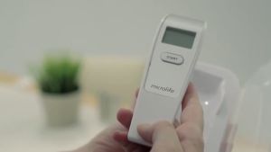 Nhiệt kế Microlife Fr1mf1 đo trong 1s không tiếp xúc bảo hành 2 năm
