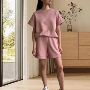 ชุดกีฬาลำลองสองชิ้นสีสันสดใส สเวตเตอร์แฟชั่น ทรงหลวม แขนยาว 7 นิ้ว คอวี ผ้าโพลีเอสเตอร์ ชุดทำงานสำหรับผู้หญิงวัย 25-35 ปี