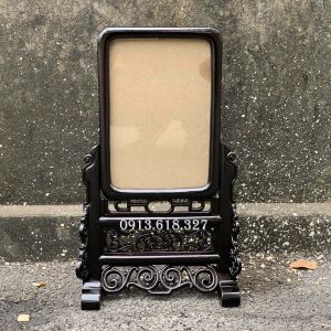 Khung ảnh thờ gia tiên màu giả cổ bo chiện góc gỗ hương cỡ ảnh 21x31