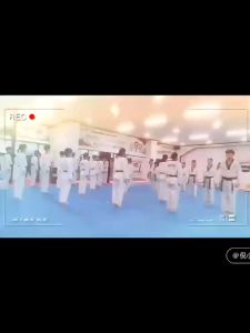 ชุดเทควันโดเด็ก ลดเล็กลง ชุดออกกำลังกาย แขนยาว พร้อมเข็มขัด สำหรับใส่ฝึกซ้อม