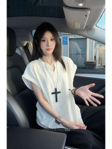 NANSSE | Lattice V-Neck Sleeveless T-Shirt