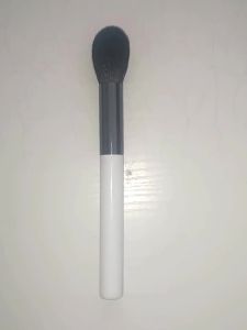 1pc Soft hair Highlighter Brush Professional Face Makeup Brush for Blush Highlight & Contour Portable Mini Highlighter Brush