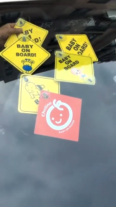 Learner Driver Car Sign | Universal New Driver Safety Warning Sticker with Suction Cup | Visible Reusable & Weatherproof Car Label