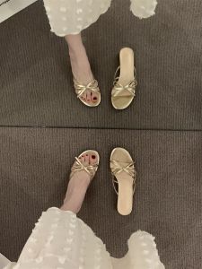 รองเท้าแตะส้นสูงสีเงิน รองเท้าแตะชายหาด รองเท้าแตะสไตล์นางฟ้า รองเท้าแตะสไตล์ฝรั่งเศส รองเท้าแตะส้นสูงสำหรับผู้หญิง รองเท้าแตะกลางแจ้งในฤดูใบไม้ร่วงและฤดูร้อน