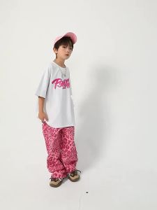 แฟชั่นสตรีทแดนซ์สำหรับเด็ก hiphop ชุดเด็กชาย ฮิปฮอป แฟชั่นแบรนด์ สไตล์สตรีท เสื้อผ้าเด็ก ชุดฤดูร้อนสำหรับเด็กผู้หญิง เท่และมีสไตล์ 3.10