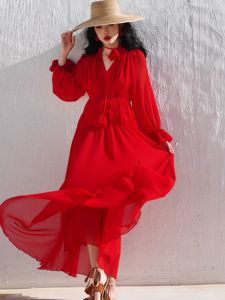 ชุดเดรสยาวสีแดงสไตล์ฝรั่งเศส ทรงเอวสูง แขนยาว คอวี ผ้าโพลีเอสเตอร์ผสม ฤดูใบไม้ผลิและฤดูร้อน 2024 ชุดราตรียาวสีแดง