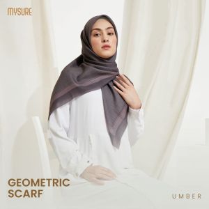 HIJAB SEGIEMPAT Terbaru GEOMETRIC SCRAF MYSURE