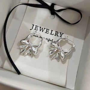 Sweet Retro Butterfly Knot Earring Studs Yellow Brass Plated Fashionable Versatile Metal Ear Cuffs Large Hoops Rockabilly Style