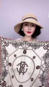 Khăn Lụa Vuông Cao Cấp 70X70 cm Turban Bandana Choàng Cổ Trùm Đầu Đi Biển Buộc Tóc Làm Áo Yếm Thời Trang