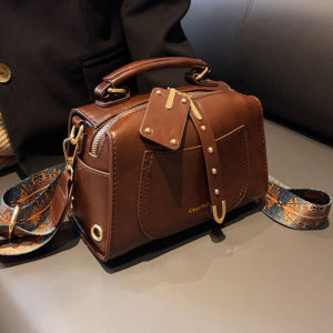 Stylish Wide Strap Crossbody Bag Womens Casual Bag Simple Fashion Korean Style PU Leather Zipper Closure Soft Surface