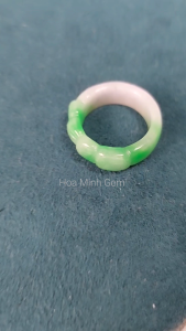 Nhẫn đá Cẩm Thạch chạm kim tiền size đk 18mm dày 7 li không kén mệnh | Hoa Minh Gem