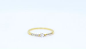 Happy Jewelry แหวนเพชรของแท้ แหวนชูสายน่ารัก มีบ่าข้างสวยงาม เม็ดยอด 7 ตัง ทองแท้ 9k 37.5% ME786