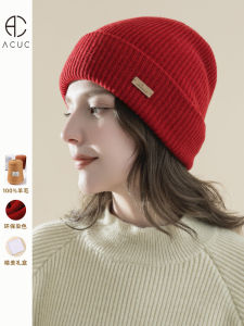 หมวกไหมพรมถักสีแดง ฤดูหนาว หมวก ผู้หญิง ทันสมัย เรียบง่าย สไตล์แบรนด์แอคคู ลำลอง หมวกสำหรับการเดินทางและอ่อนเยาว์ การจัดสไตล์
