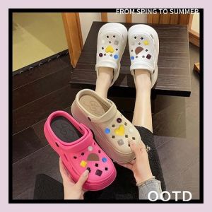 SQShop ของมันต้องมี รองเท้าหัวโตแฟชั่นเสริมส้น ทรงน่ารักมาก ทำจากยางคุณภาพดี มีให้เลือก 5 สีแบบเน้นๆ มาพร้อมตัวติดรูปทรงเลขาคณิต ใครสายหัวโตห้ามพลาด