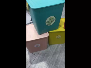 กล่องเก็บของ กล่องใส่ของเอนกประสงค์ มีฝาบิด มีหูหิ้ว ขนาด 19x20.5x25 cm ลายการ์ตูนน่ารัก สติ๊กเกอร์คละลาย