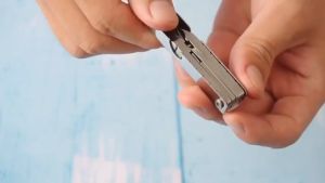 Móc khóa xếp đa năng tích hợp nhiều công cụ hỗ trợ công việc