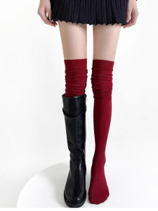 Red Over-Knee Long Boots: A Fashionable & Sporty Outdoor Accessory