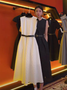 ชุดเดรสสีขาวระดับไฮเอนด์สไตล์ฝรั่งเศสหรูหราสําหรับผู้หญิงชุดเดรสยาวฤดูร้อนพร้อมเสื้อสวมหัวสลิมฟิตวัสดุโพลีเอสเตอร์รูปมุก