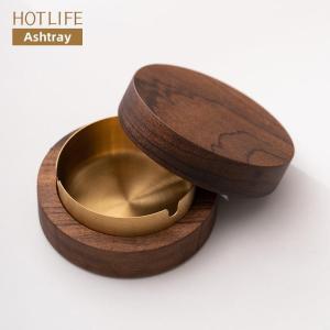 Gỗ đặc óc chó kiểu Bắc Âu gạt tàn phòng khách gia đình có nắp chống tro văn phòng sáng tạo gỗ ánh sáng gạt tàn cao cấp sang trọng