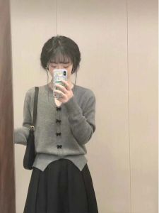chaqi | Áo len dệt kim cổ chữ V màu xám Pháp dành cho nữ thời trang thu đông thanh lịch Áo len cardigan hở tay dài vừa phải màu trơn