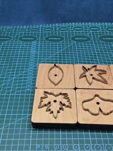 1Pcs Artificial Leather Punching Cutting Die For Maple Leaves/Ginkgo Leaves/Petals/Four-Leaf Clover DIY Hand Cutting Craft Tool