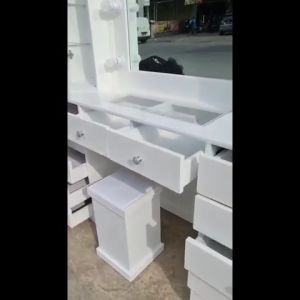 MEJA RIAS LAMPU BESAR