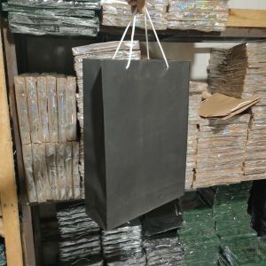 Grosir/ecer Paper Bag Hitam Polos Satuan Ukuran L 25×35 cm