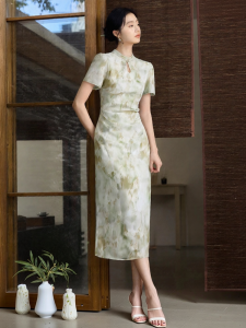 XIANGYING | Cheongsam-Inspired New Chinese Style Qipao Dress Female Pinched Waist Standing Collar with Buttons