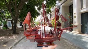 Thuyền gỗ Cẩm Lai dài 55cm thuyền buồm trang trí quà tặng cao cấp