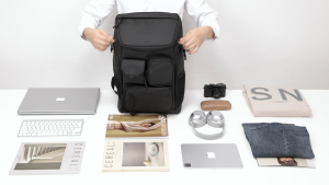 SeaChoice กระเป๋าเป้สะพายหลังสำหรับใส่แล็ปท็อปขนาด 17 นิ้ว พร้อมพอร์ต USB กระเป๋าเป้สะพายหลังสำหรับเล่นเทนนิสและแบดมินตัน กันน้ำ เหมาะสำหรับทั้งชายและหญิง