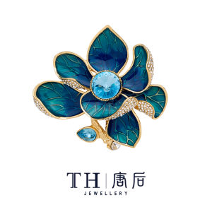 TH | Elegant and Luxurious Crystal Brooch