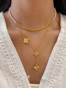 Gold Laser Long Four Leaf Clover Necklace Womens Design Sensation Tassel Clavicle Chain Lightweight Luxury Atmosphere Necklace