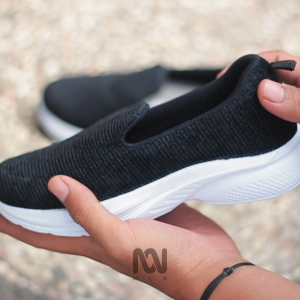 Sepatu Slip-On Anak Bahan Serat Ringan dan Empuk Warna Hitam Ukuran 31-35