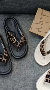 Mels Statuin flip flop Sandal Wanita