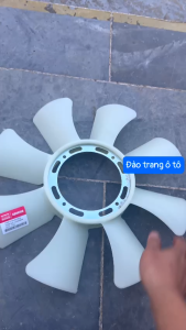 Cánh quạt huyndai 35 tấn cánh quạt tản nhiệt két nước xe ô tô cổ 135 dài 43cm CQXH004