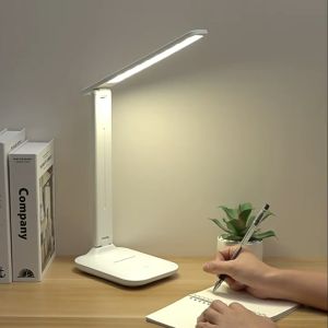โคมไฟ โคมไฟตั้งโต๊ะ LED ไฟอ่านหนังสือ 3สี LED ลัมบริษัท AA แสฃไฟมีราคาที่สว่างและสัมผัสอัจฉริยะ ได้เราที่นี่!